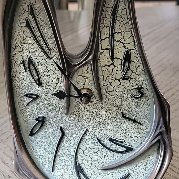 Veronese design bronze clock table NWOT - Picture 3 of 6